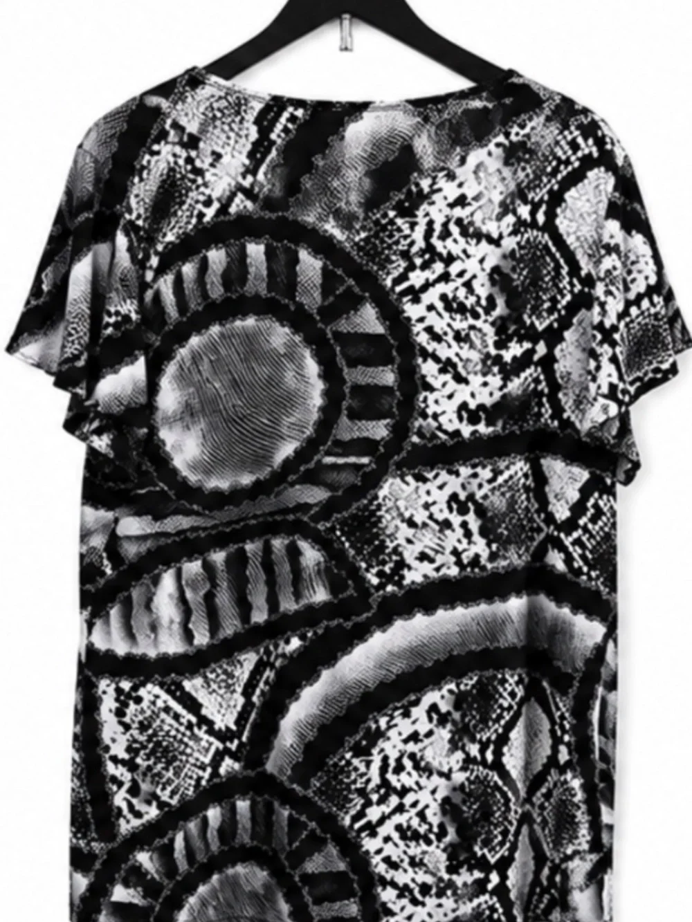 Suzie in the City Woman Black & White Animal Print Ruffle Blouse – Size 1X